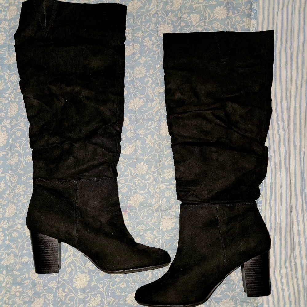 Size 11 black swayed heal boots